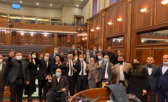 Selmanaj përshëndet VV-në me një fotografi nga Kuvendi