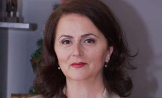 Zv/ministrja me COVID-19 thotë se po nihet e sigurtë në Infektivë