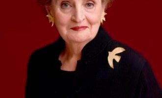Albright: Nuk mund t’i thuhet Kosovës bëni të gjitha vetë