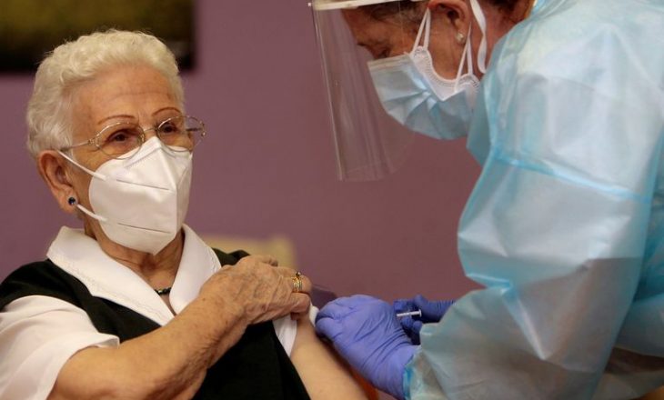 Spanja fillon vaksinimin ndaj COVID-19