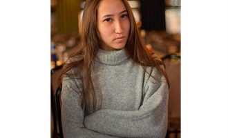 Fytyra e estetistes shqyhet nga sulmi brutal i qenve të egër