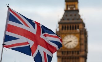 Mbaron karantina kombëtare në Angli