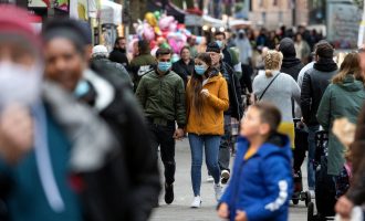 Mbretëria e Bashkuar regjistron rekord, 53.135 raste të reja me COVID-19 në 24 orët e fundit