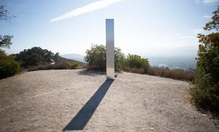 Një monolit i tretë është i gjetur në California, pothuajse i njejtë me dy të parët që tashmë janë zhdukur
