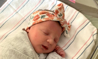 Foshnja lind nga embrioni i ngrirë për 27 vite