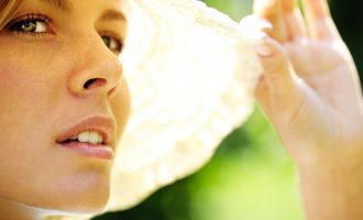 Zakone të përditshme që po ju shkaktojnë rrudha