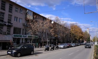Këto rrugë të Prishtinës do të jenë të bllokuara për parkim gjatë fundjavës