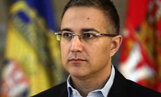 Ministri serb i Mbrojtjes: Do të vaksinojmë kudo që është e mundur në Kosovë