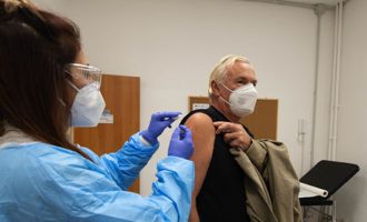 Gjermania miraton vaksinën për personat mbi moshë