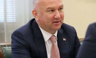 Ministri serb: Biden do të ushtrojë presion të madh ndaj Vuçiqit për ta njohur Kosovën