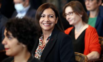 Qyteti i Parisit gjobitet se punësoi shumë gra në pozita të larta