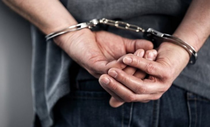 Arrestohet 41-vjeçari në Fushë Kosovë – Dyshohet për kanosje