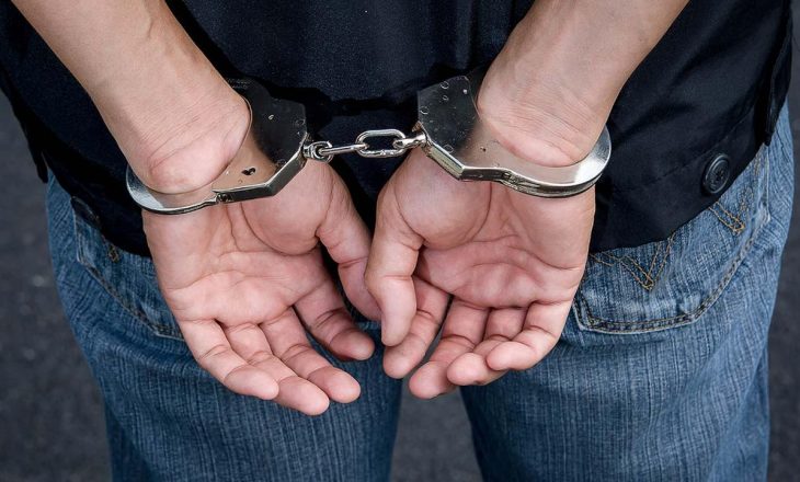 Arrestohen dy të dyshuar për dhunimin e një femre në Vushtrri