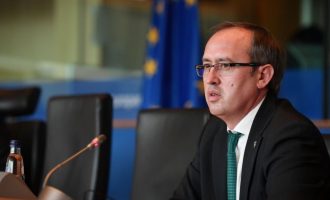 Tërheqja e 10 përqindëshit – Hoti nesër takohet me krerët e Trustit dhe BQK-së