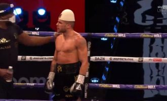 Florian Marku barazon ndaj Jamie Stewart