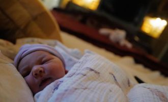 Në mbrëmjen e Krishtlindjes çifti i famshëm mirëpritën në jetë fëmijën e dytë