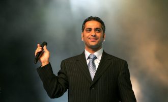 Gjykata e Libanit dënon këngëtarin Fadel Shaker me 22 vjet heqje lirie