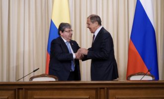 Rusia dëbon dy diplomatë kolumbianë nga Moska