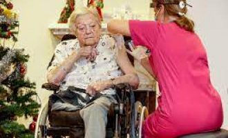 Filloi vaksinimi ndaj COVID-19 në Suedi