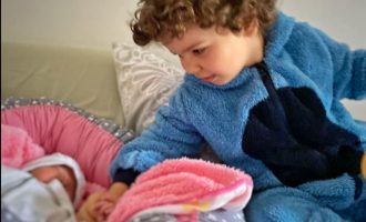 Çifti shqiptar mirëpresin në jetë fëmijën e dytë – emrin e foshnjës e zgjodhi vëllai