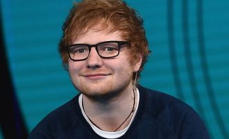 Ed Sheeran po grumbullon miliona pavarësisht se është “pensionuar” nga muzika