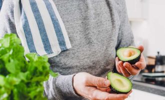 Ushqime të zakonshme që po ndikojnë për keq në veshkat tuaja