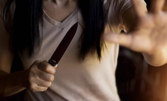 E ther motrën e mitur