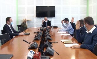 Me dyer të mbyllura drejtori i AKI-së raporton në Komisionin Parlamentar