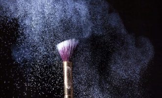 Një mineral kancerogjen gjendet në produktet e grimit për sy