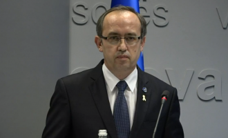 Hoti: Qeveria mund të rrëzohet por nuk shantazhohet nga askush