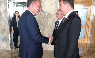 Limaj bisedon me Lajçakun për dialogun me Serbinë