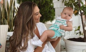 Jonida Vokshi kujton fillimet e mëmësisë së saj kur qau një orë në banjë