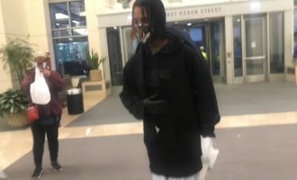 Këngëtari i njohur lirohet nga spitali, po merr veten nga COVID-19