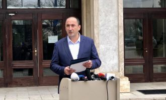 Deputeti i VV-së: Driton Selmanajn s’do ta lejojmë të marrë pjesë në seanca