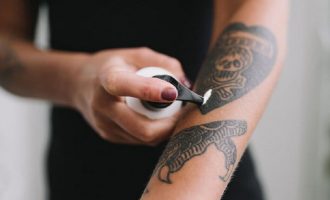 Gjithçka duhet të dini për kujdesin ndaj një tatuazhi të ri