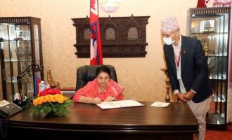 Presidentja e Nepalit shpërndan Parlamentin, zgjedhjet vitin e ardhshëm
