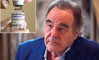 Mund të jetë e rrezikshme por regjisori amerikan mori vaksinën ruse anti-COVID