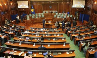 Ose votohet buxheti, ose bllokohemi