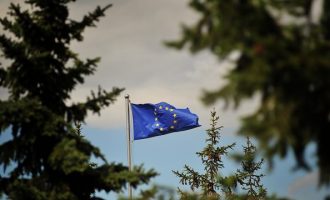 Maqastena ende vazhdon të mbahet i burgosur në Serbi – përfshihet edhe zyra e BE-së në Beograd