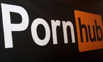 Pas skandalit “Pornhub” largon miliona video nga faqja