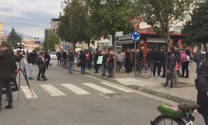 Në Shkodër protestohet kundër vrasjes së Klodian Rashës