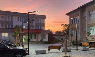 “Në QKMF, praktikanteve 16 vjeçare po u kërkohet të dalin në dreka e darka”, Kuqi i reagon asamblistit