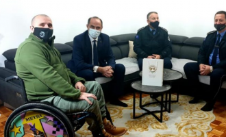 Drejtori i Përgjithshëm i Policisë së Kosovës vizitoi policin e aksidentuar 14 vjet më parë