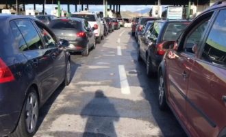 Kosovarët nisen drejt Shqipërisë, krijohen kolona në kufij