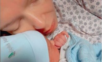 Këngëtarja shqiptare mirëpret në jetë foshnjën e saj të dytë