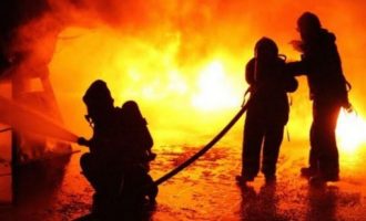 Përfshihet nga zjarri një fabrikë në Siqevë të Prishtinës