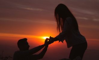 Priti tetë vjet për propozim martese – Ai se bëri, ajo e paditi