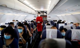 Stjuardezët këshillohen të veshin pelena gjatë orëve të punës