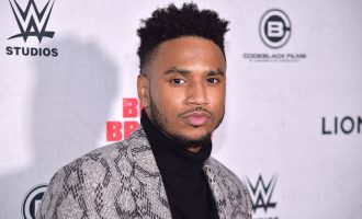 Pasi mundi virusin COVID-19, artisti organizon një koncert me 500 persona