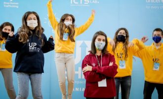 Të rinjtë e UPSHIFT zgjidhje e problemeve me të cilat përballet shoqëria